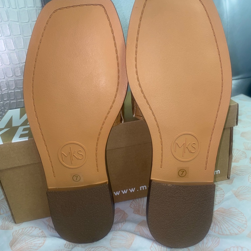 Elegant Cork Sandals with Gold Accent - Picture 5 of 5